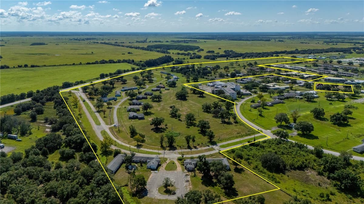 6000 SE HWY 31 — photo 3 of 41