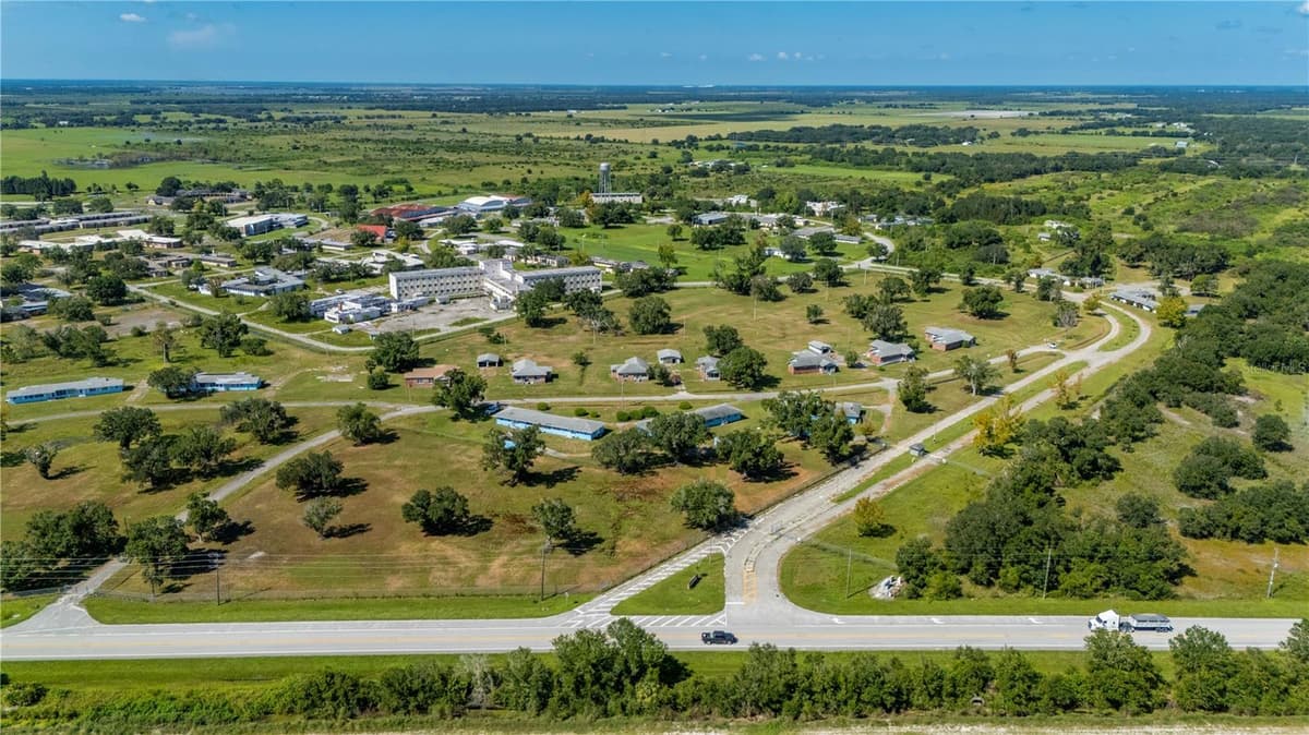 6000 SE HWY 31 — photo 14 of 41