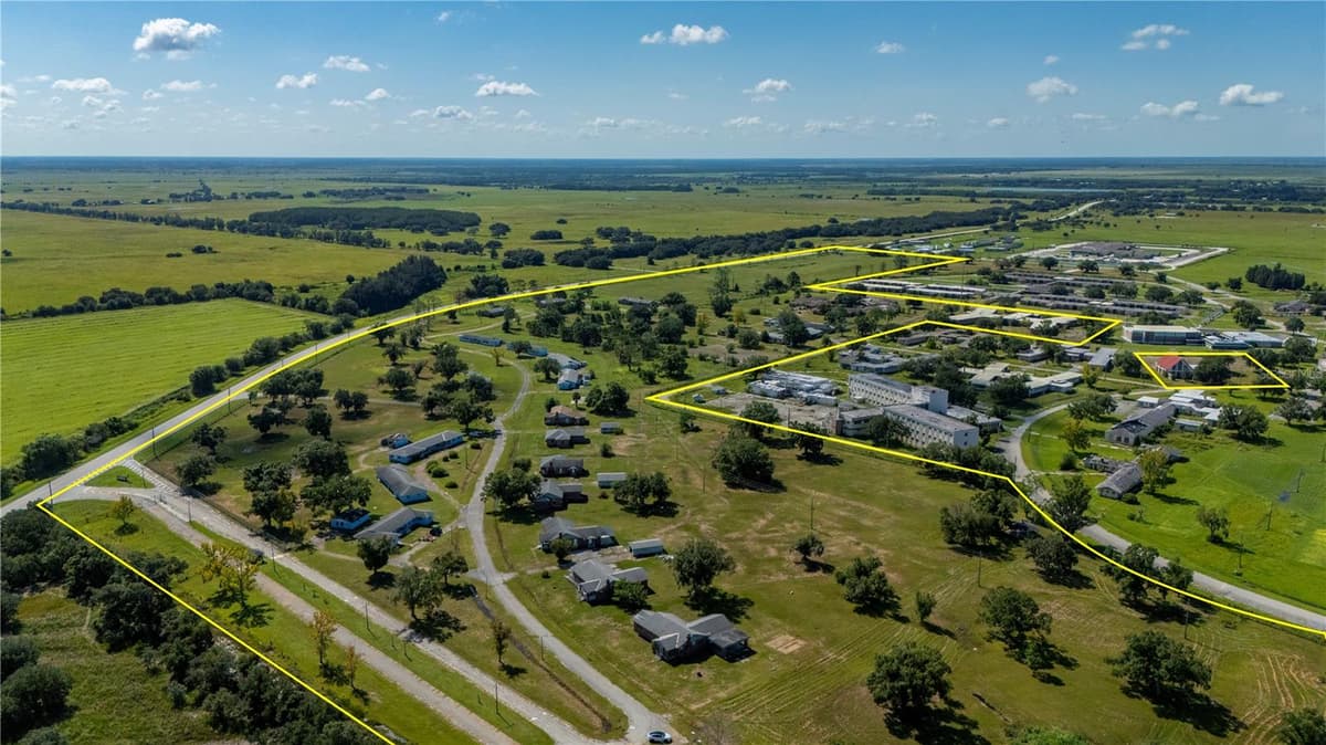 6000 SE HWY 31 — photo 9 of 41