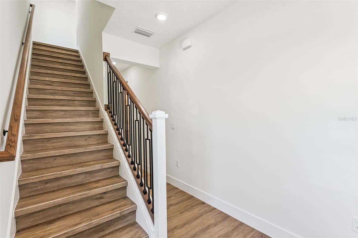 1615 IDAHO AVENUE — photo 11 of 52