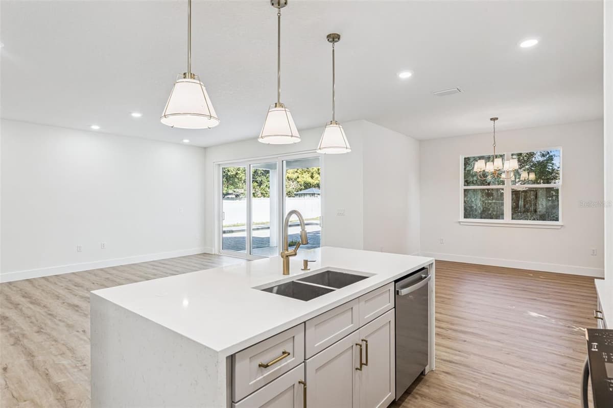 1615 IDAHO AVENUE — photo 17 of 52