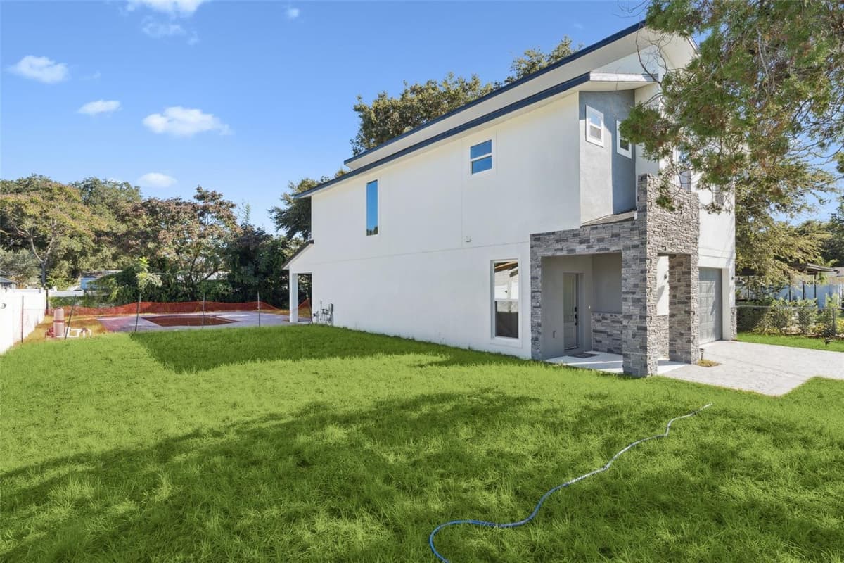 1615 IDAHO AVENUE — photo 4 of 52