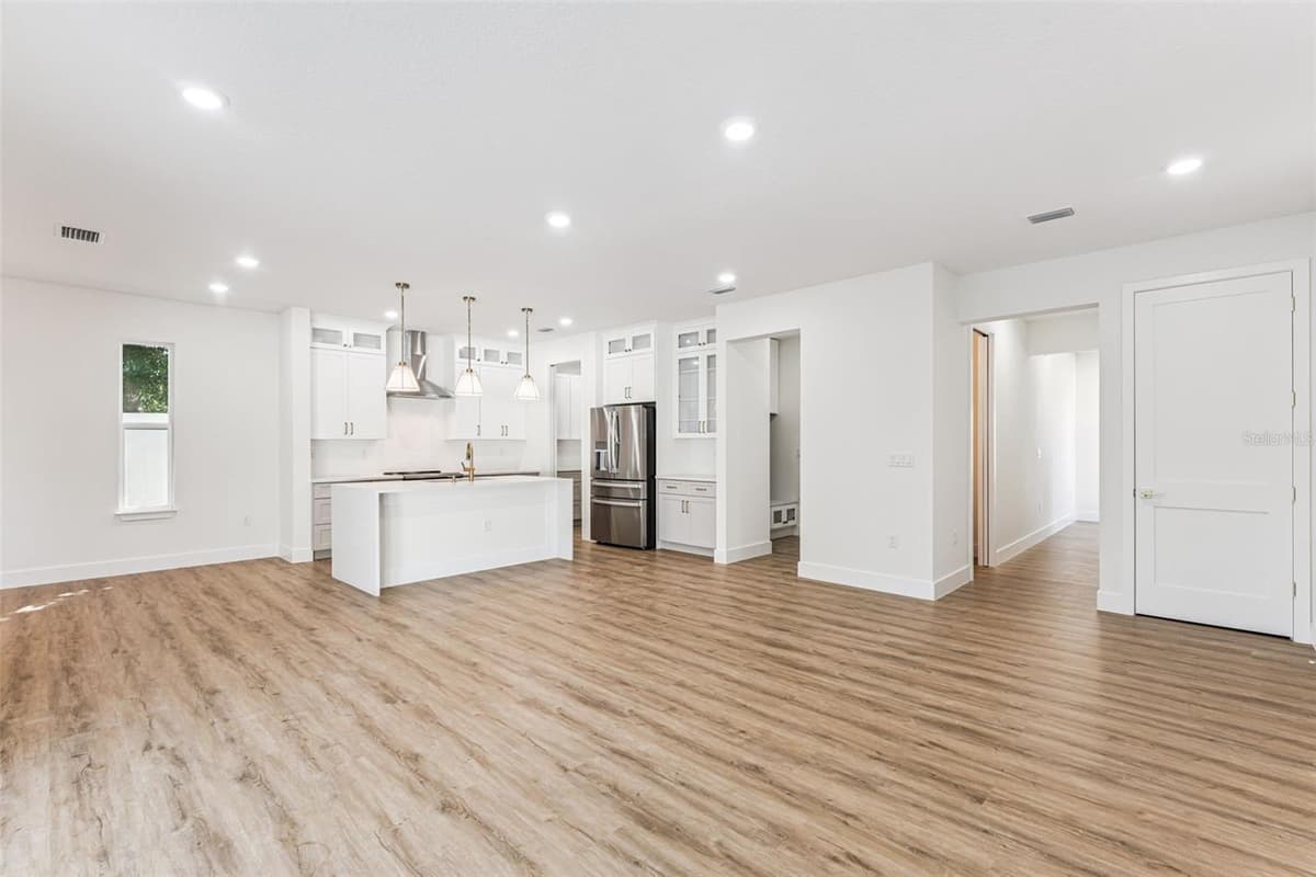 1615 IDAHO AVENUE — photo 14 of 52