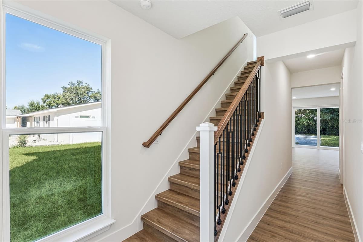 1615 IDAHO AVENUE — photo 10 of 52