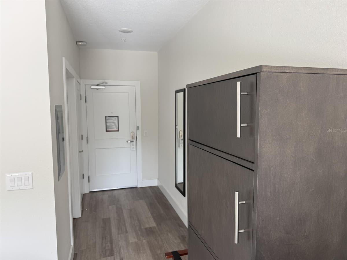 15695 GROVE RESORT AVENUE — photo 3 of 4