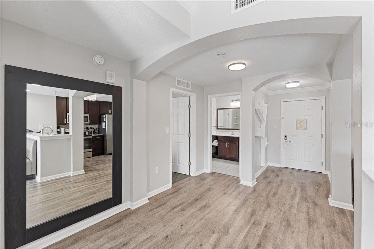 14501 GROVE RESORT AVENUE — photo 3 of 19