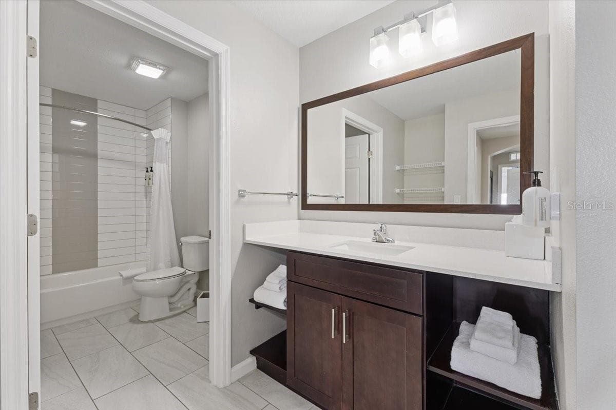 14501 GROVE RESORT AVENUE — photo 15 of 19