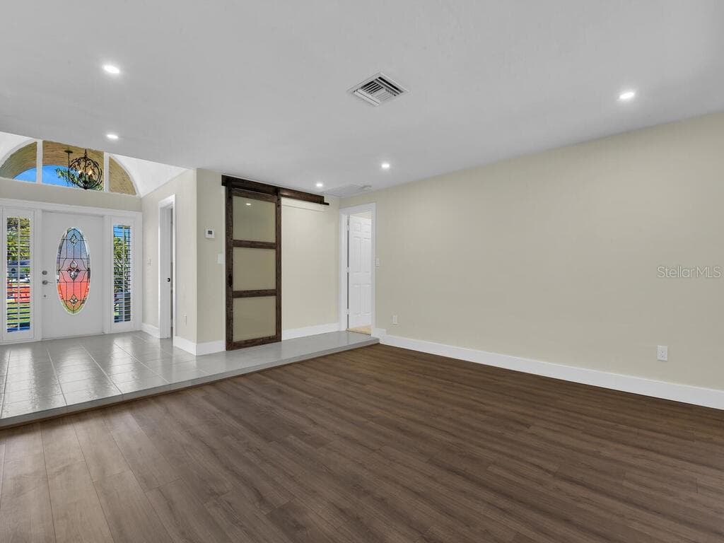 491 CYPRESS WAY — photo 10 of 44
