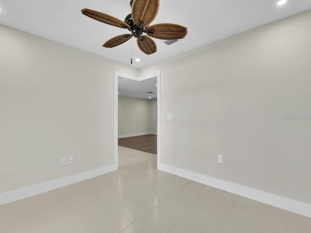 491 CYPRESS WAY — photo 15 of 44