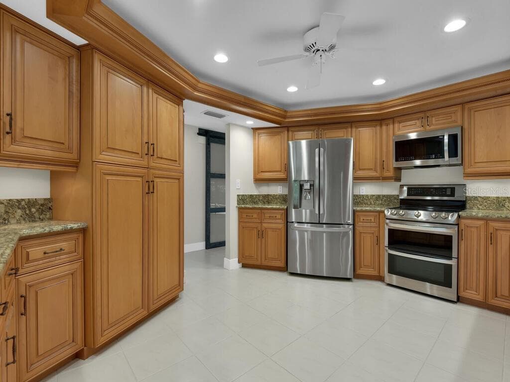491 CYPRESS WAY — photo 7 of 44