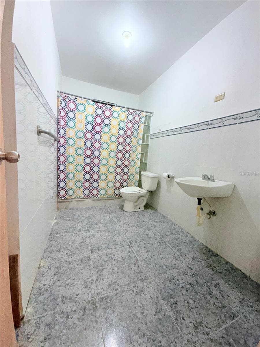 CALLE 9 #374 GUZMAN ABAJO — photo 15 of 32
