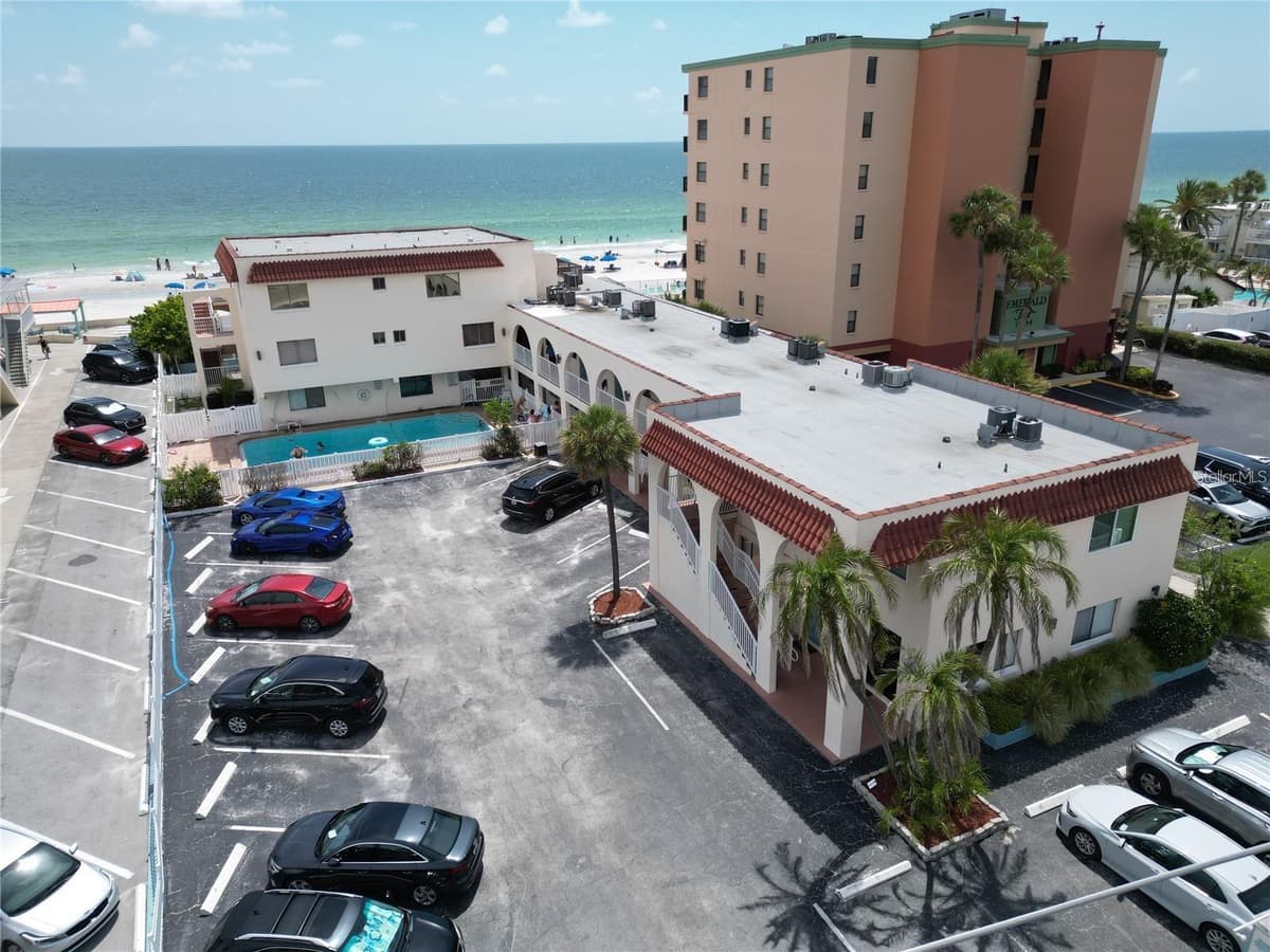 17300 GULF BOULEVARD — photo 14 of 15