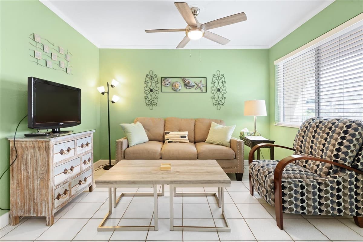 17300 GULF BOULEVARD — photo 4 of 15