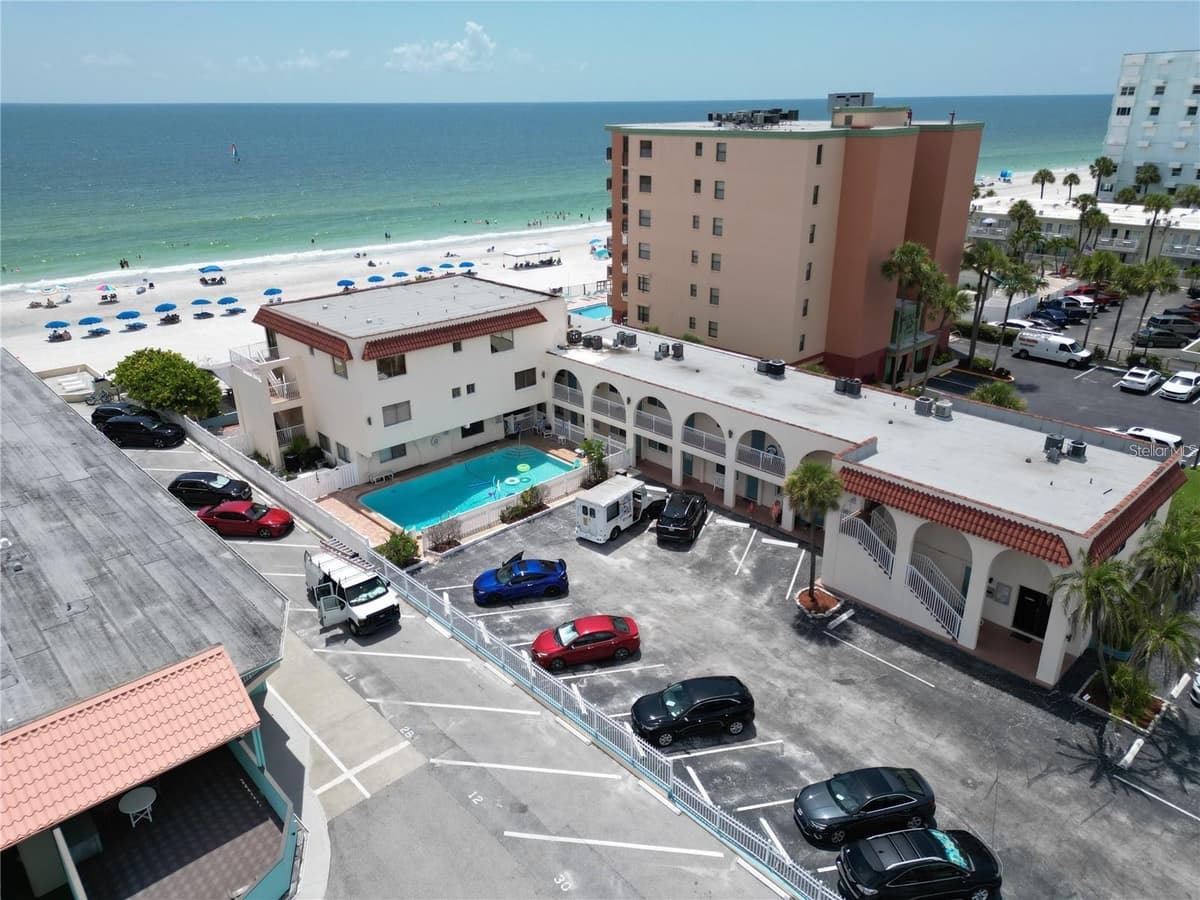 17300 GULF BOULEVARD — photo 12 of 15