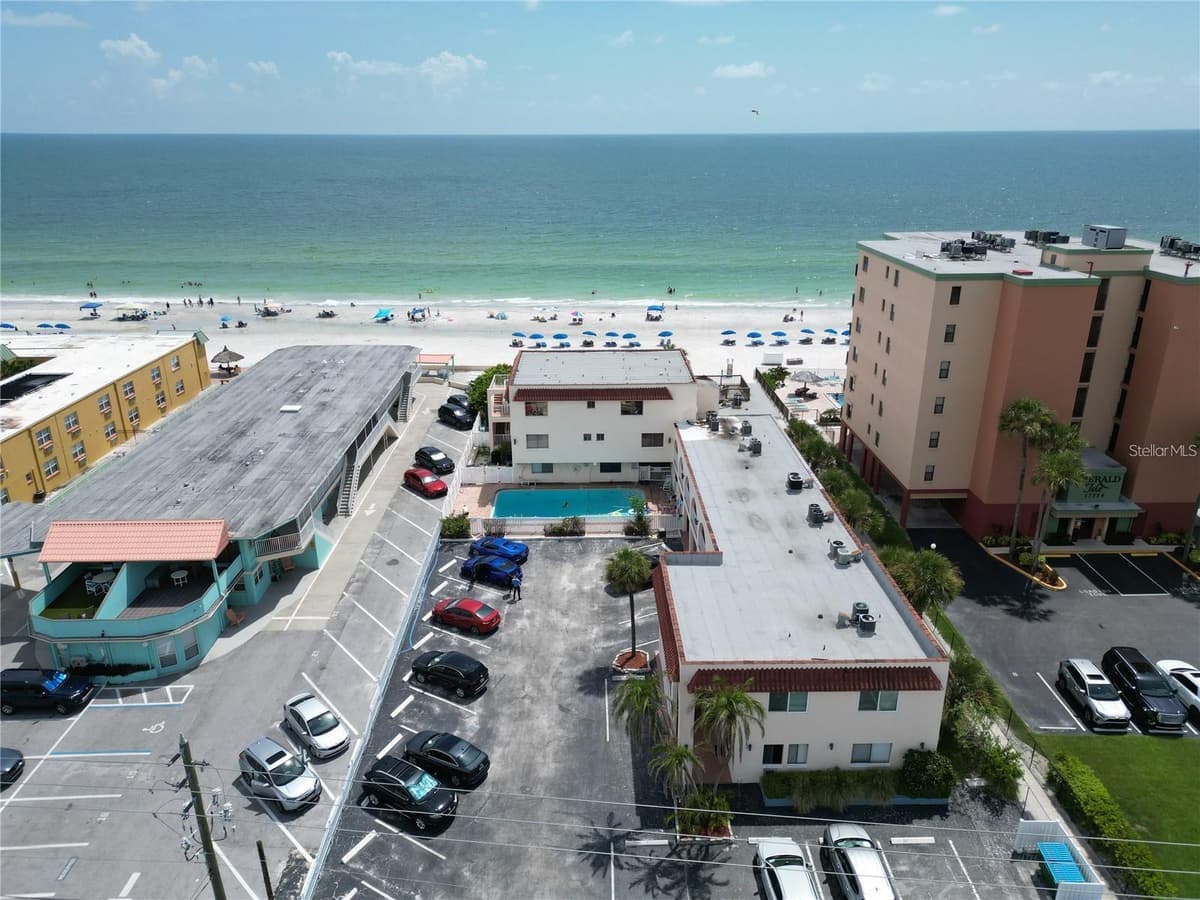 17300 GULF BOULEVARD — photo 2 of 15