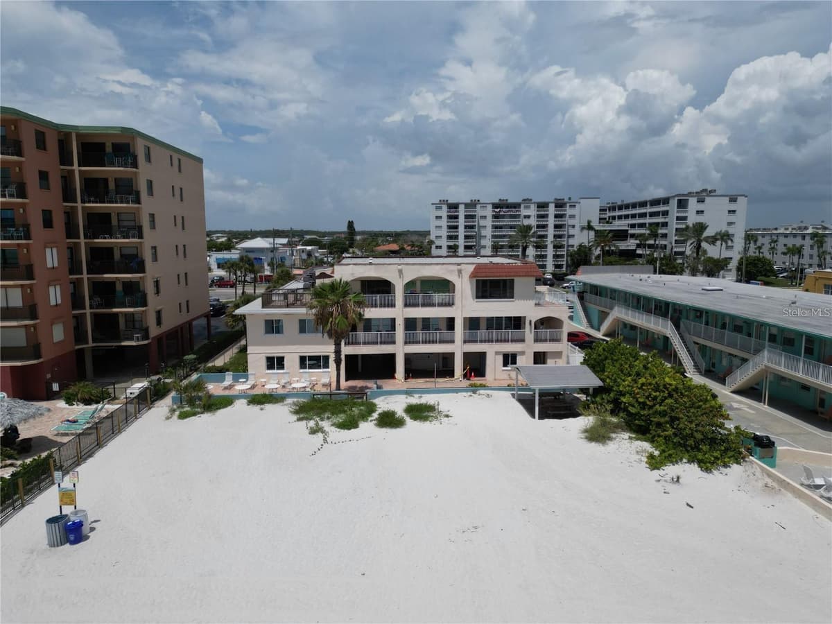 17300 GULF BOULEVARD — photo 13 of 15