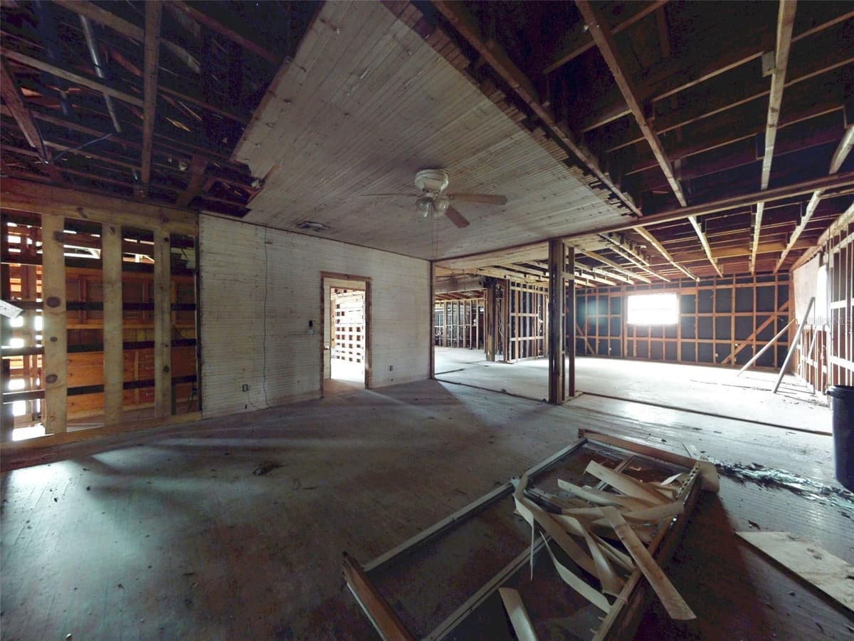 120 RAILROAD AVENUE — photo 17 of 46