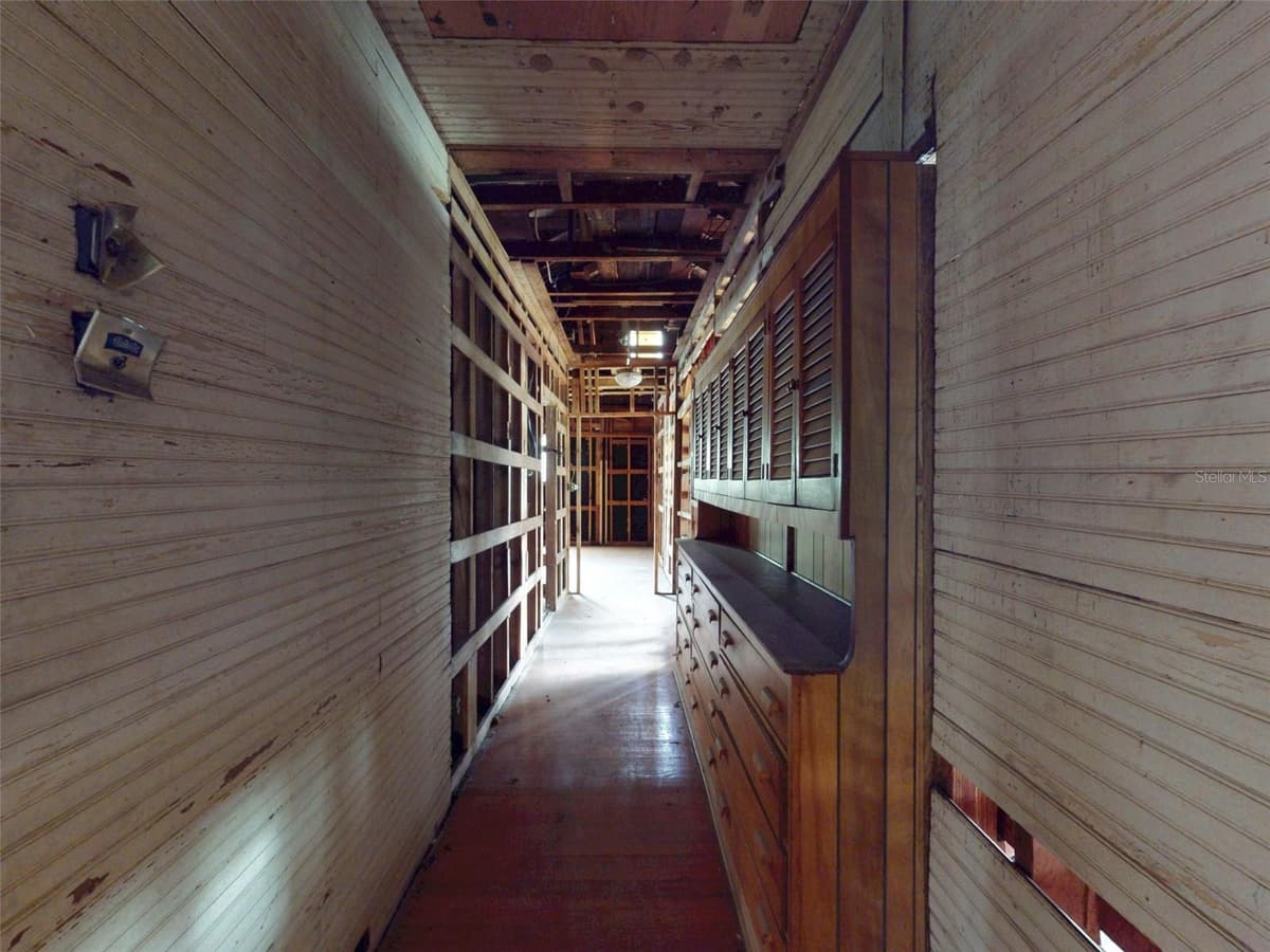 120 RAILROAD AVENUE — photo 20 of 46
