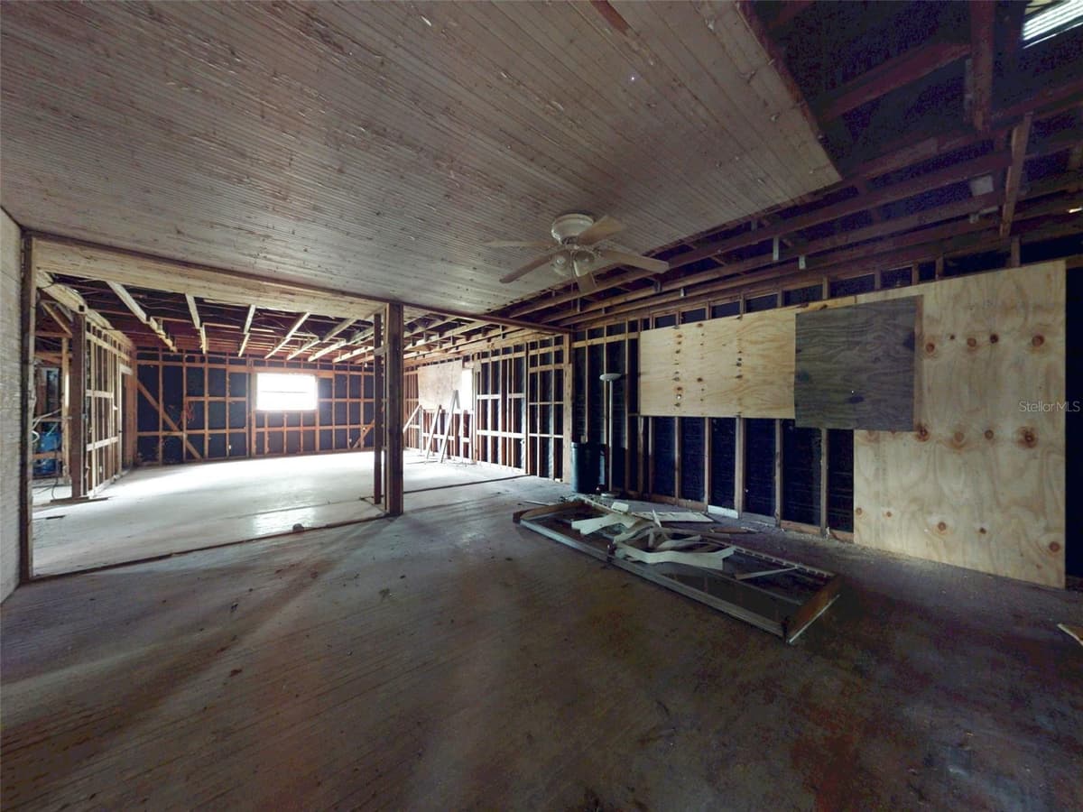 120 RAILROAD AVENUE — photo 18 of 46