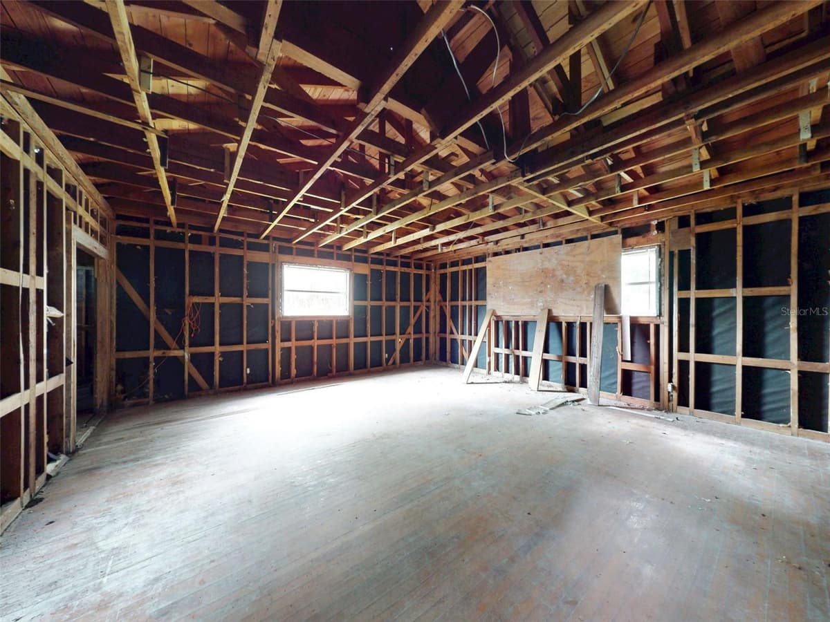 120 RAILROAD AVENUE — photo 43 of 46