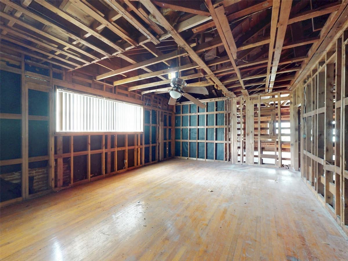 120 RAILROAD AVENUE — photo 24 of 46