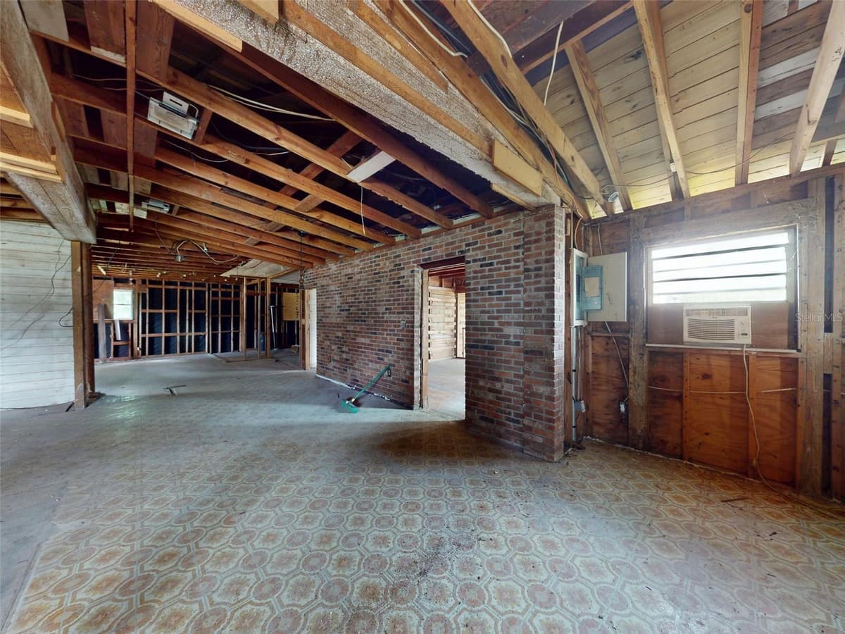 120 RAILROAD AVENUE — photo 39 of 46