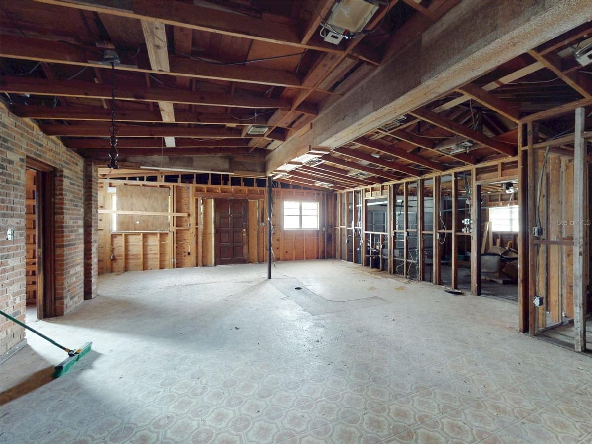 120 RAILROAD AVENUE — photo 41 of 46