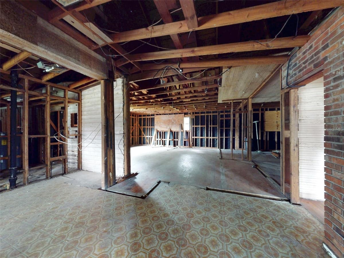 120 RAILROAD AVENUE — photo 42 of 46