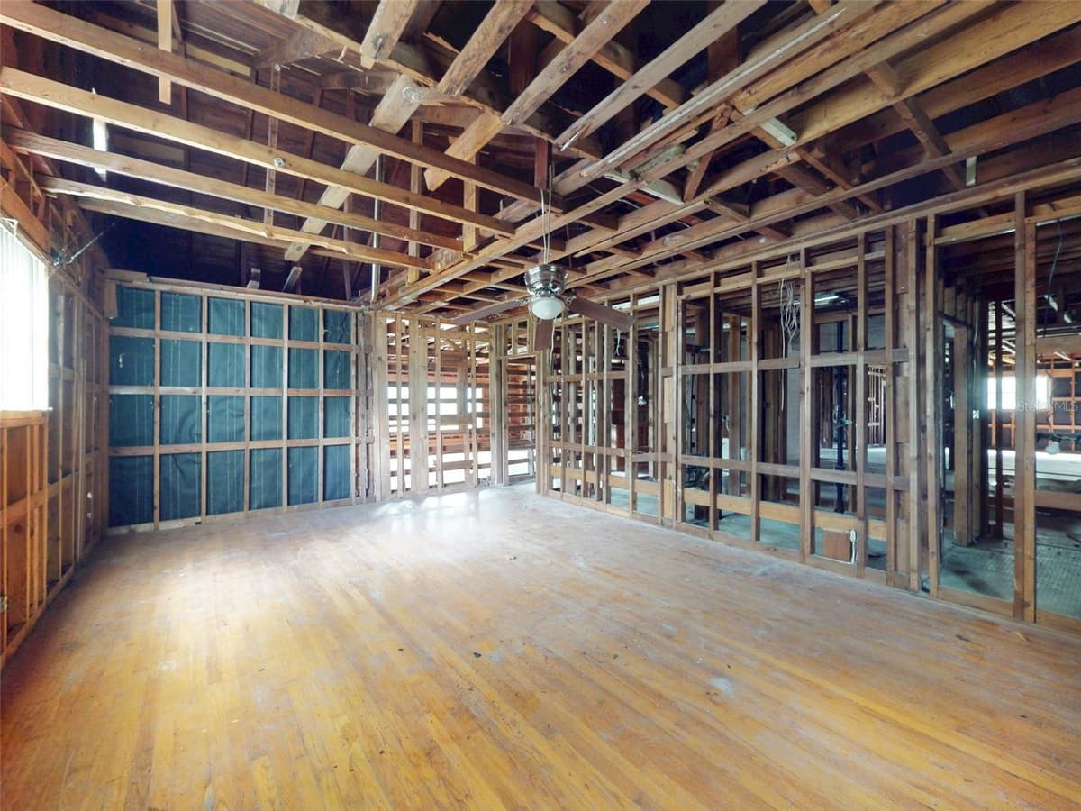 120 RAILROAD AVENUE — photo 25 of 46
