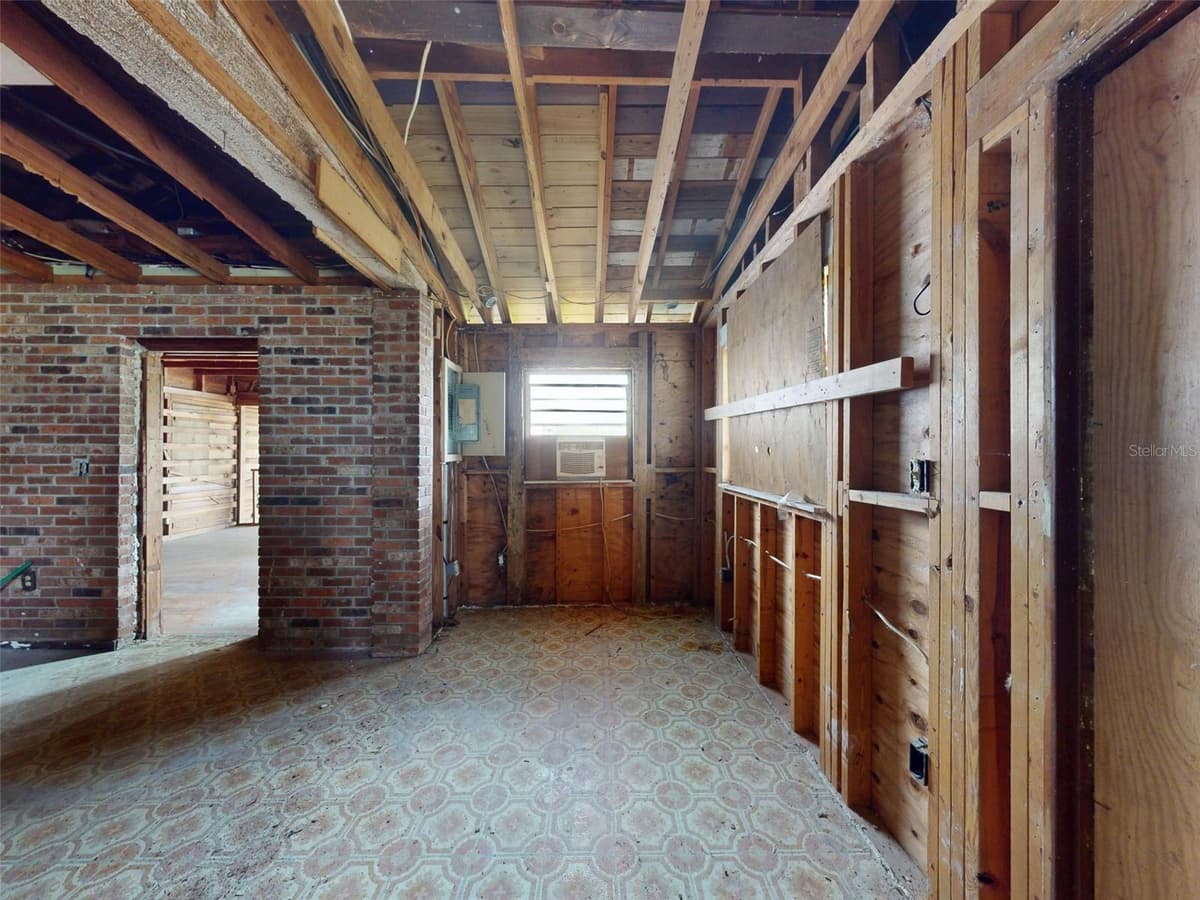 120 RAILROAD AVENUE — photo 38 of 46