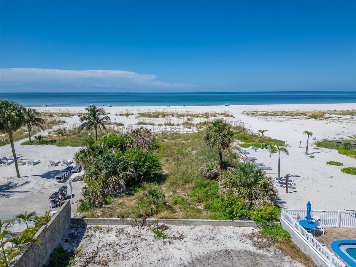 10178 GULF BOULEVARD — photo 5 of 26
