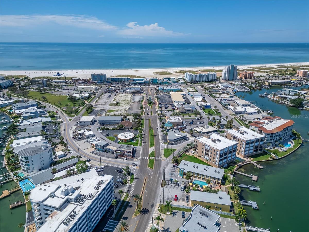 10178 GULF BOULEVARD — photo 19 of 26