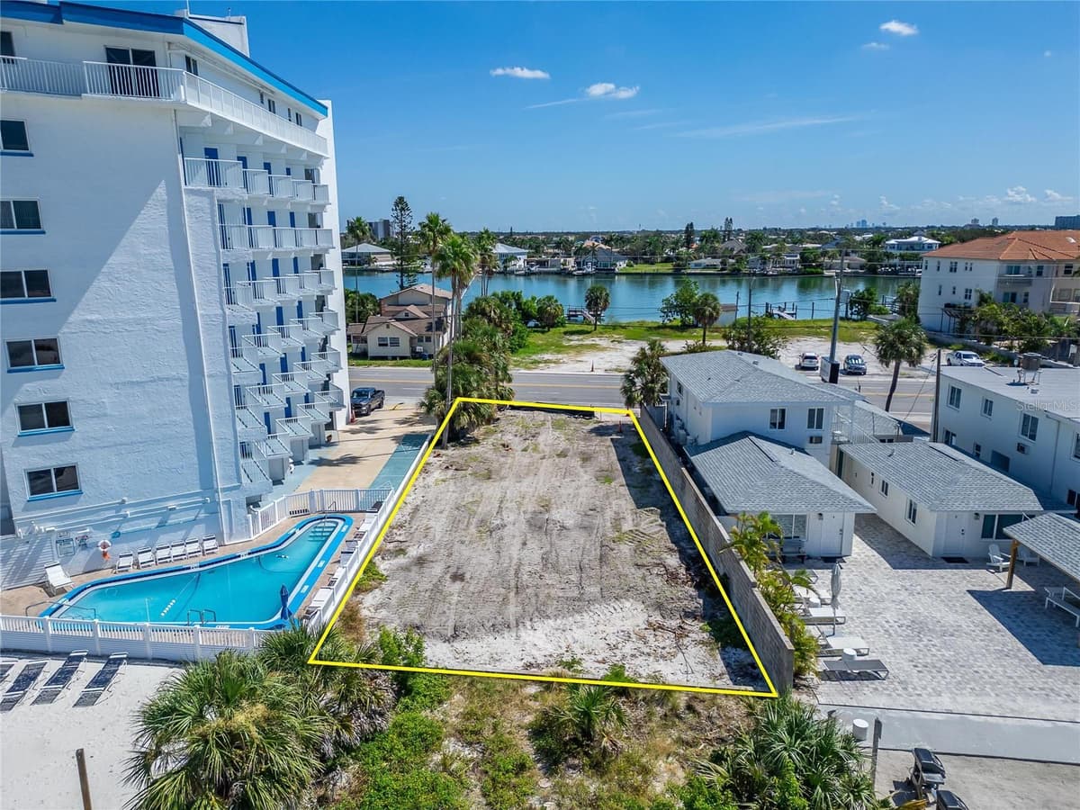 10178 GULF BOULEVARD — photo 8 of 26