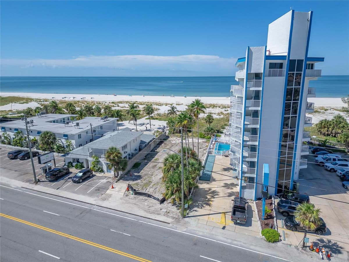 10178 GULF BOULEVARD — photo 7 of 26