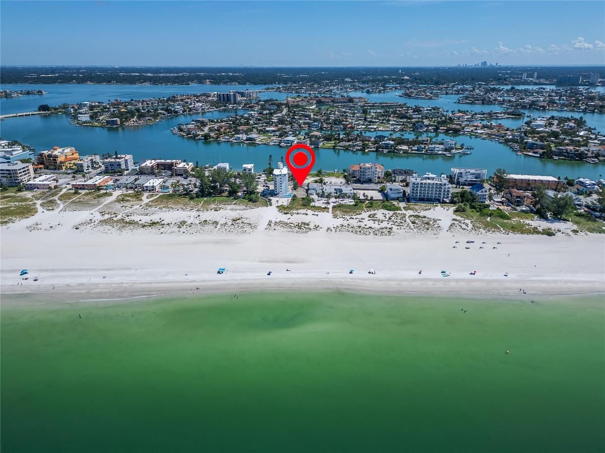 10178 GULF BOULEVARD — photo 9 of 26