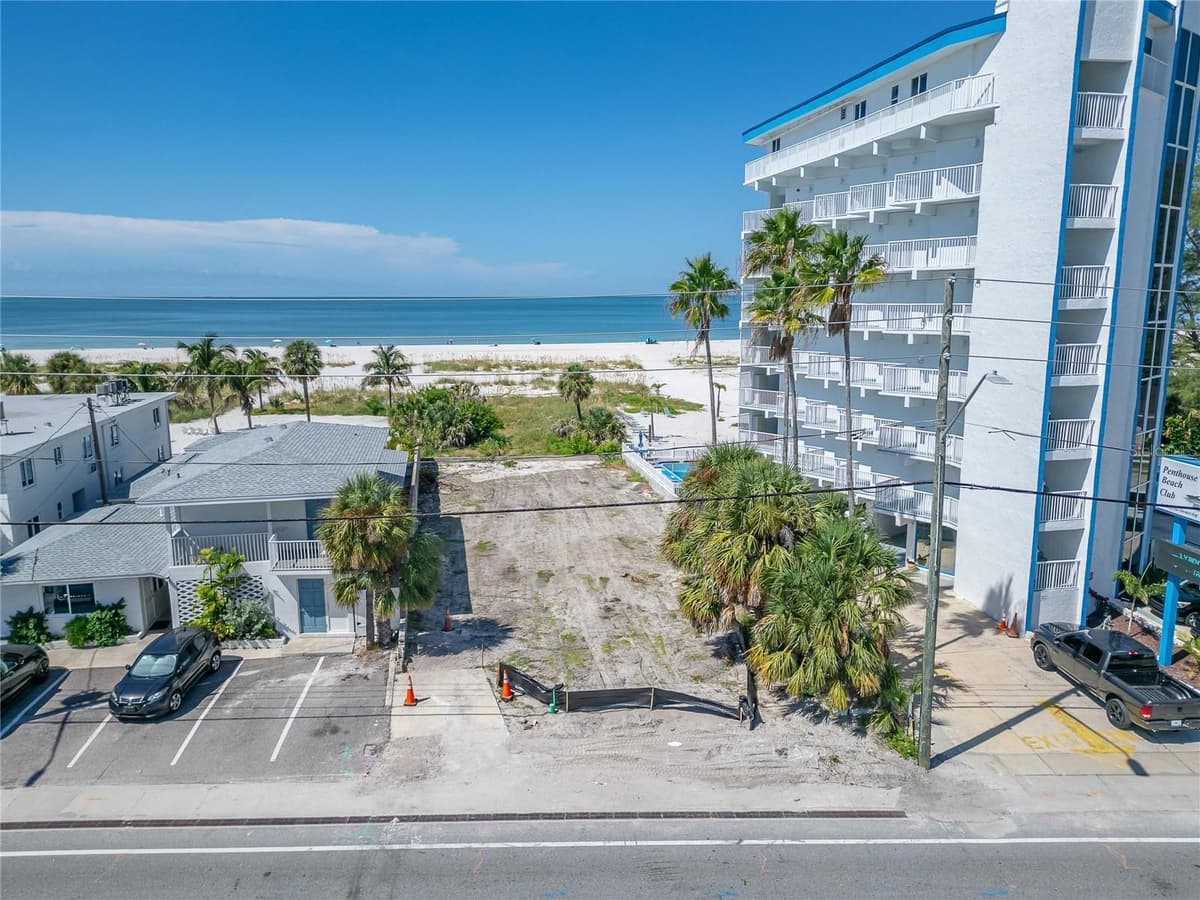 10178 GULF BOULEVARD — photo 3 of 26