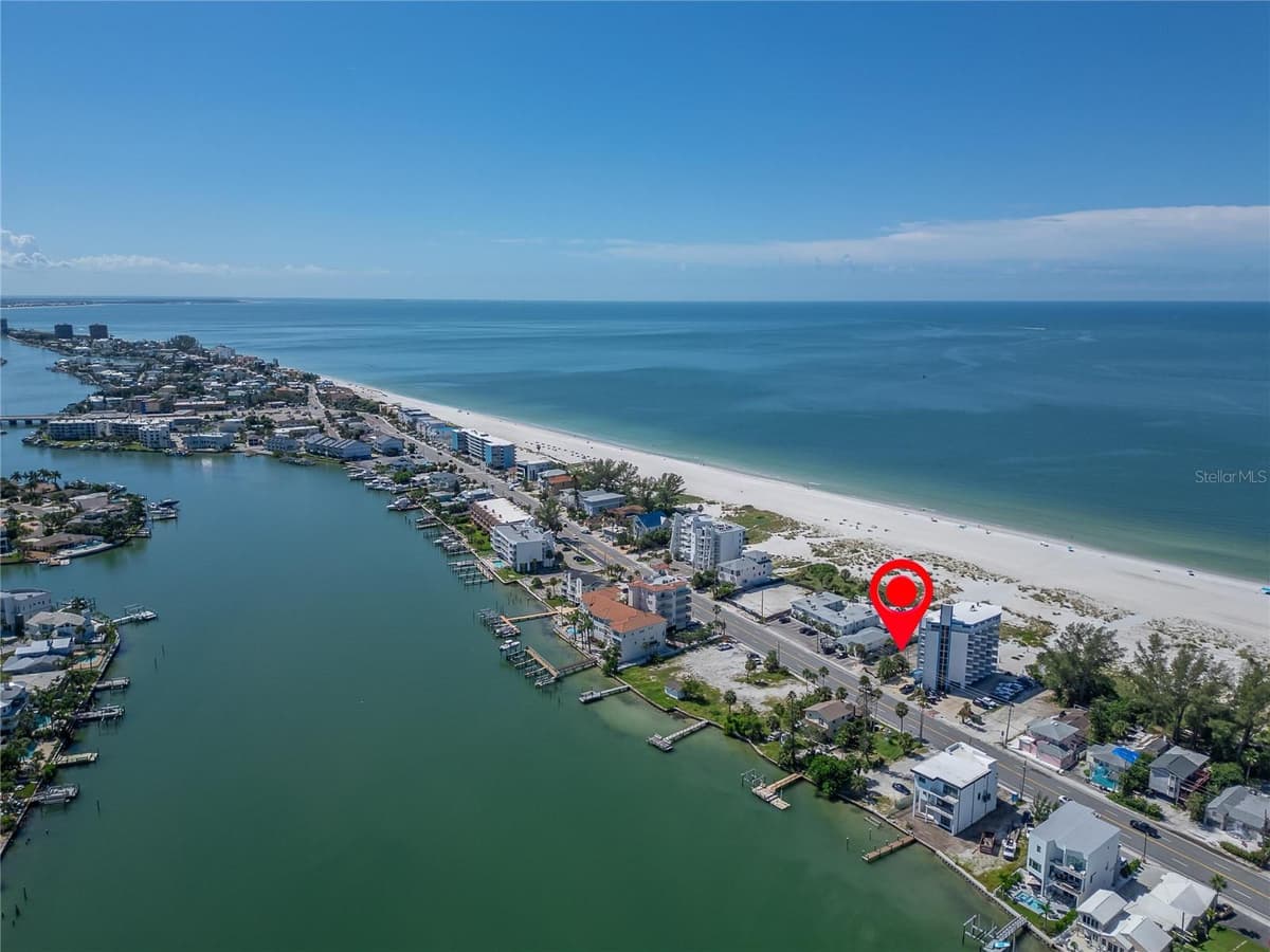 10178 GULF BOULEVARD — photo 12 of 26