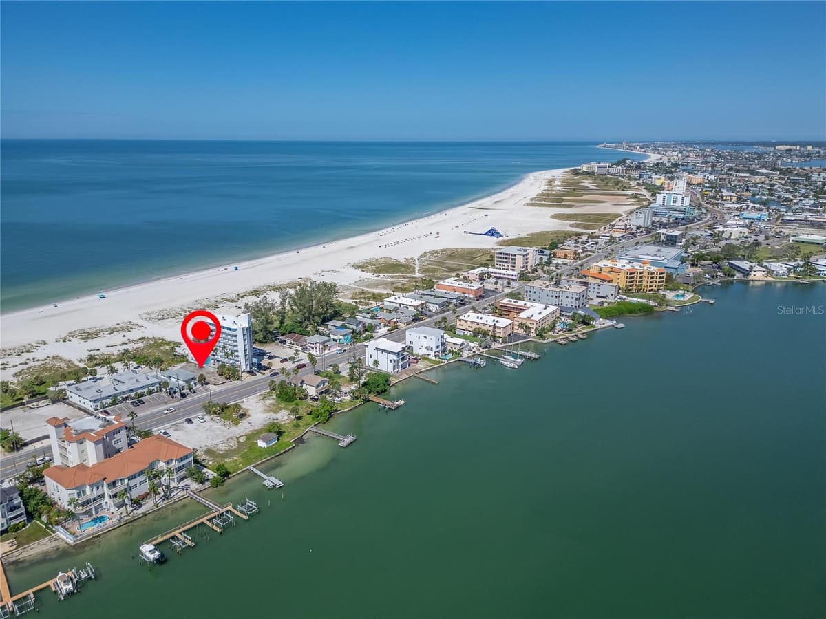 10178 GULF BOULEVARD — photo 11 of 26