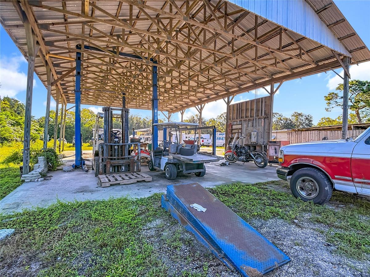 16924 SHADY HILLS ROAD — photo 9 of 22