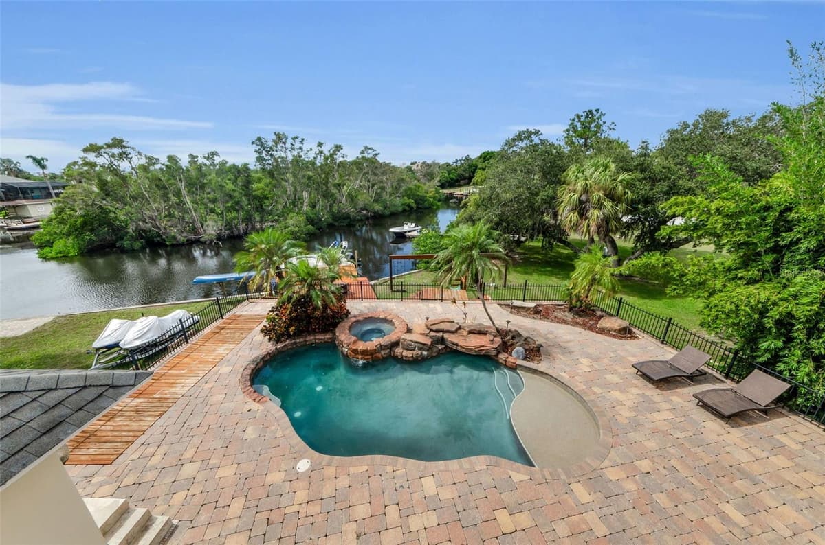 3143 PINEVIEW DRIVE — photo 3 of 93