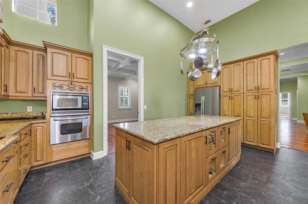 3143 PINEVIEW DRIVE — photo 19 of 93