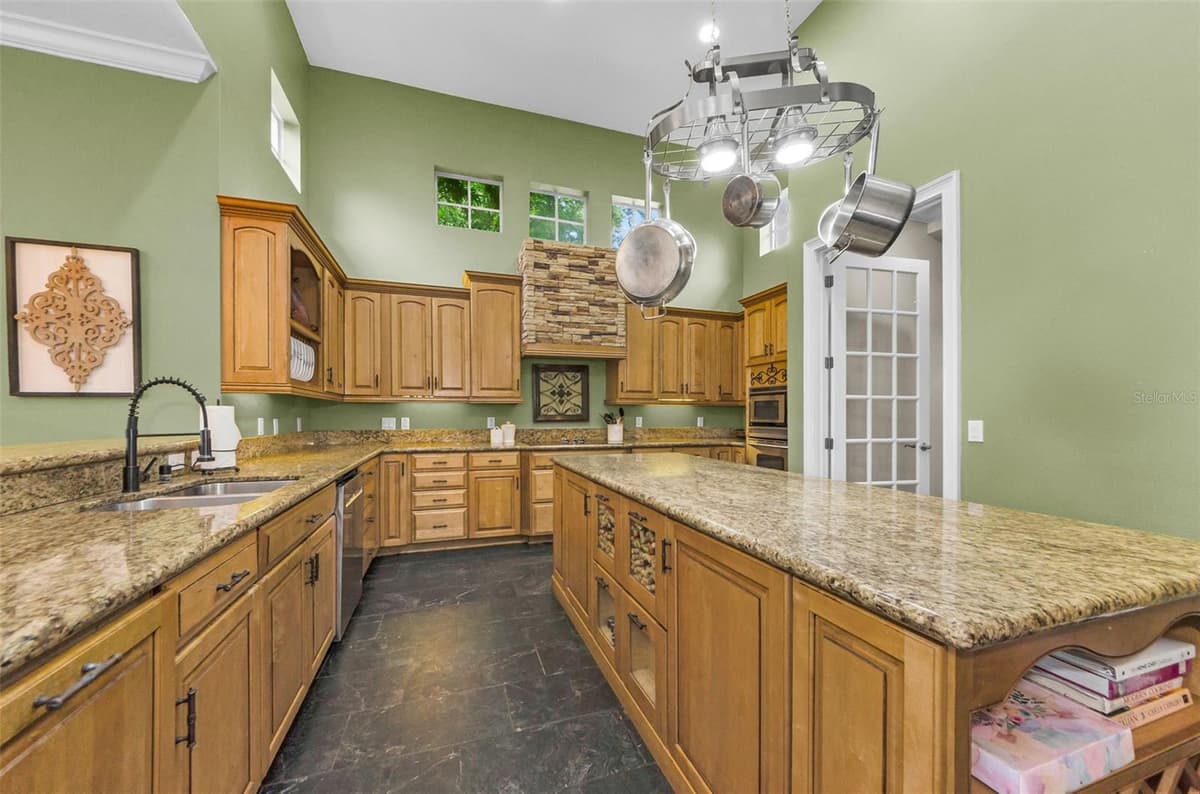 3143 PINEVIEW DRIVE — photo 16 of 93