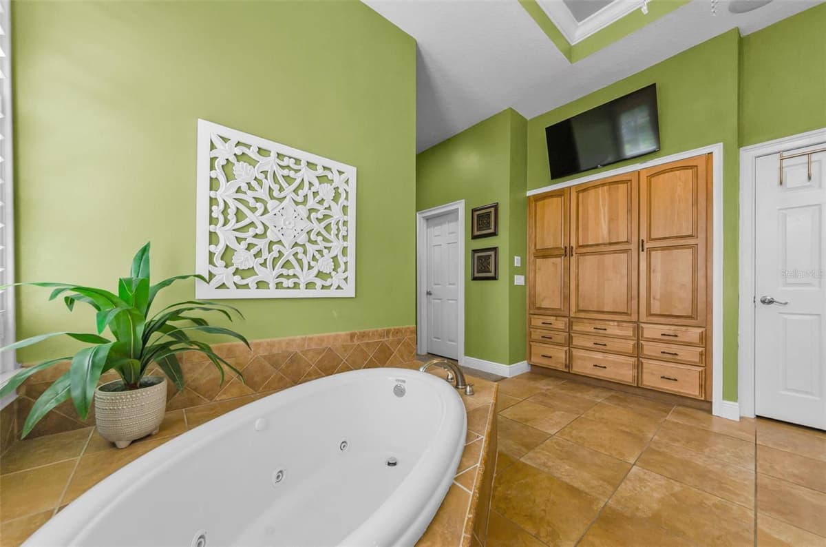 3143 PINEVIEW DRIVE — photo 37 of 93