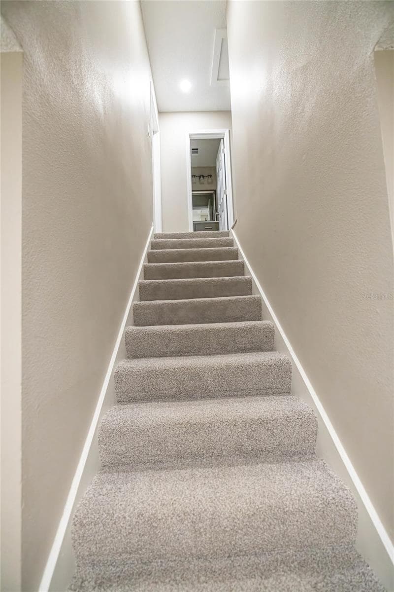 740 FAIRFIELD DRIVE — photo 11 of 18