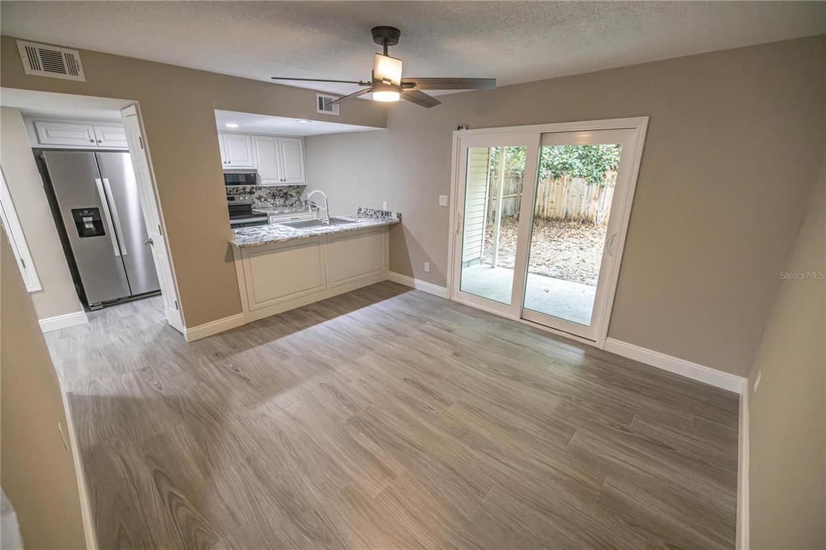 740 FAIRFIELD DRIVE — photo 4 of 18