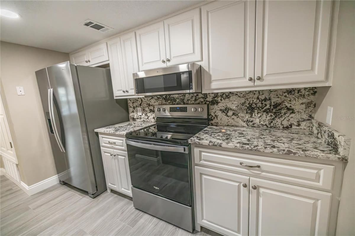 740 FAIRFIELD DRIVE — photo 8 of 18