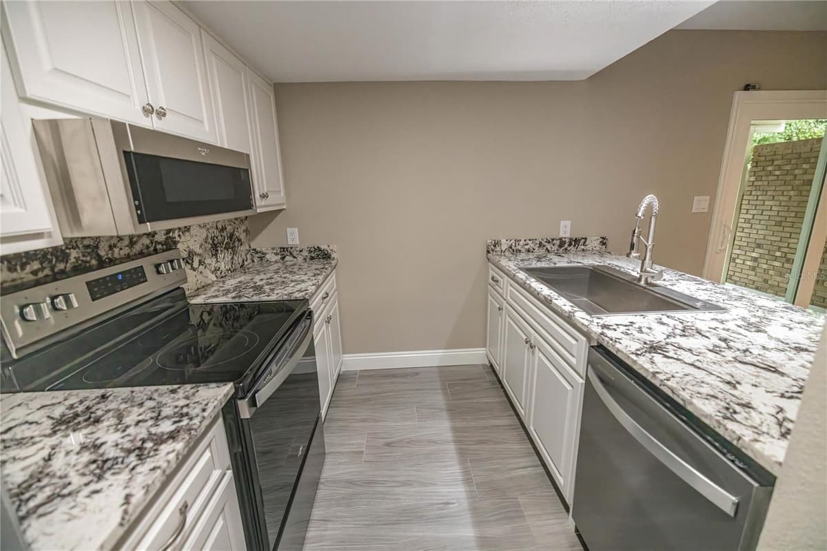 740 FAIRFIELD DRIVE — photo 6 of 18