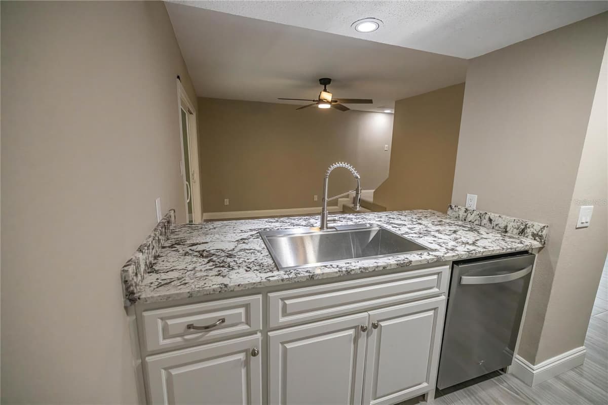 740 FAIRFIELD DRIVE — photo 7 of 18