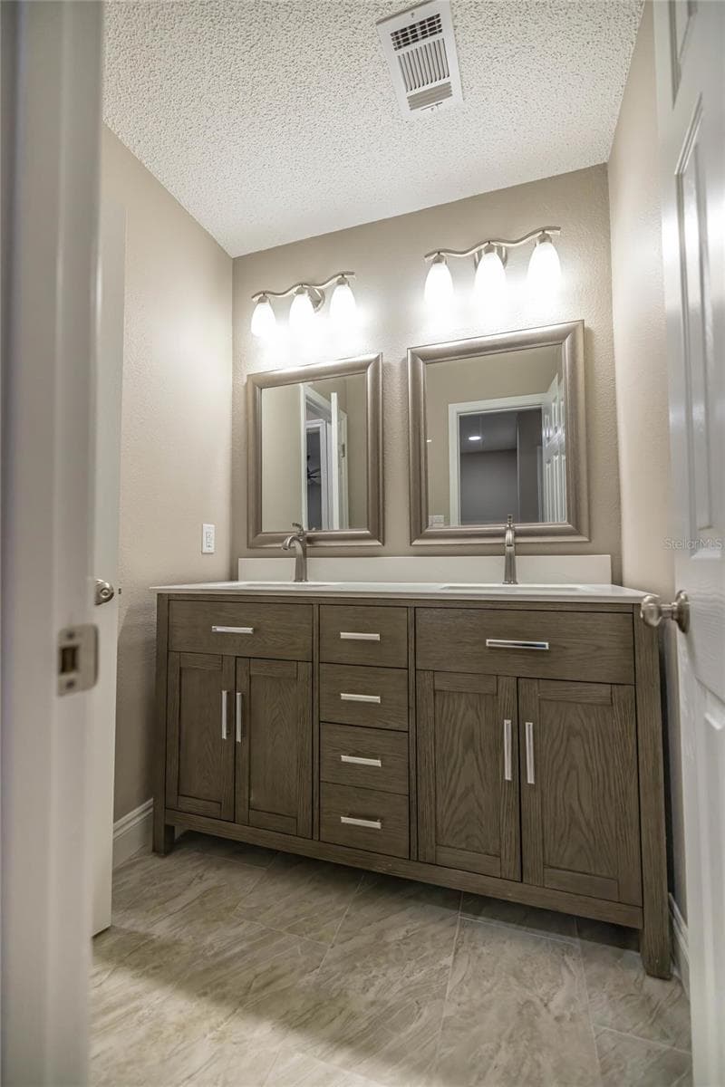 740 FAIRFIELD DRIVE — photo 12 of 18
