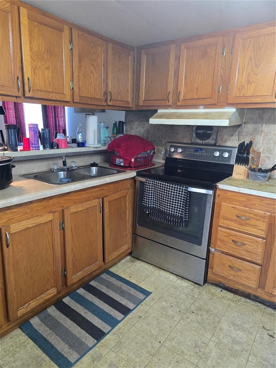 513 SMITH ROAD — photo 3 of 35